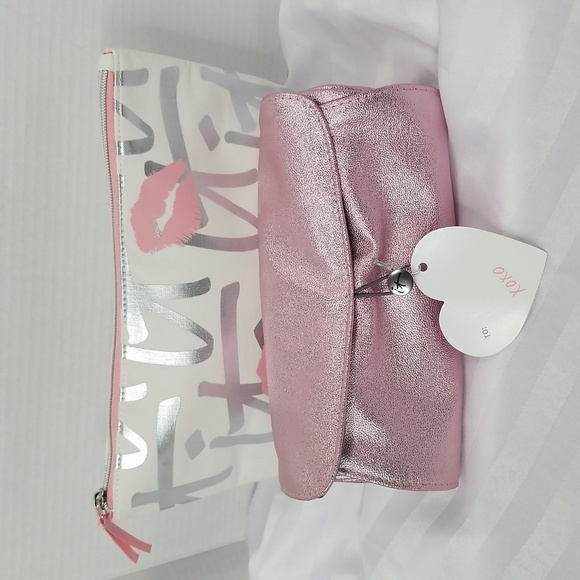 IT COSMETICS SET OF 2 - 1 BRUSH/COSMETIC CASE -1LGE COSMETIC BAG - Picture 2 of 8